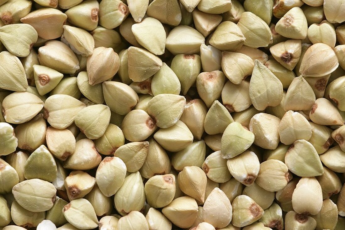 Buckwheat seeds (full-frame)