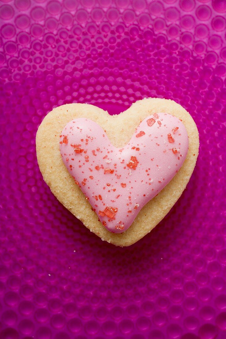 Heart-shaped biscuit with pink icing