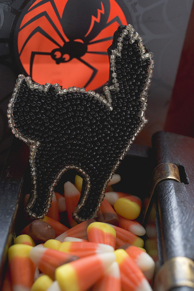 Süssigkeiten für Halloween (schwarze Katze, Candy Corn)