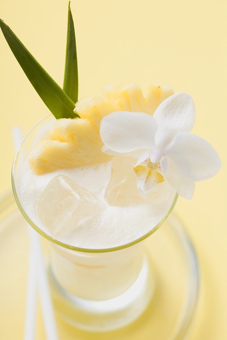 Piña Colada with pineapple and white orchid