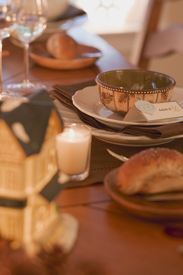 Place-setting on Christmas table (USA)