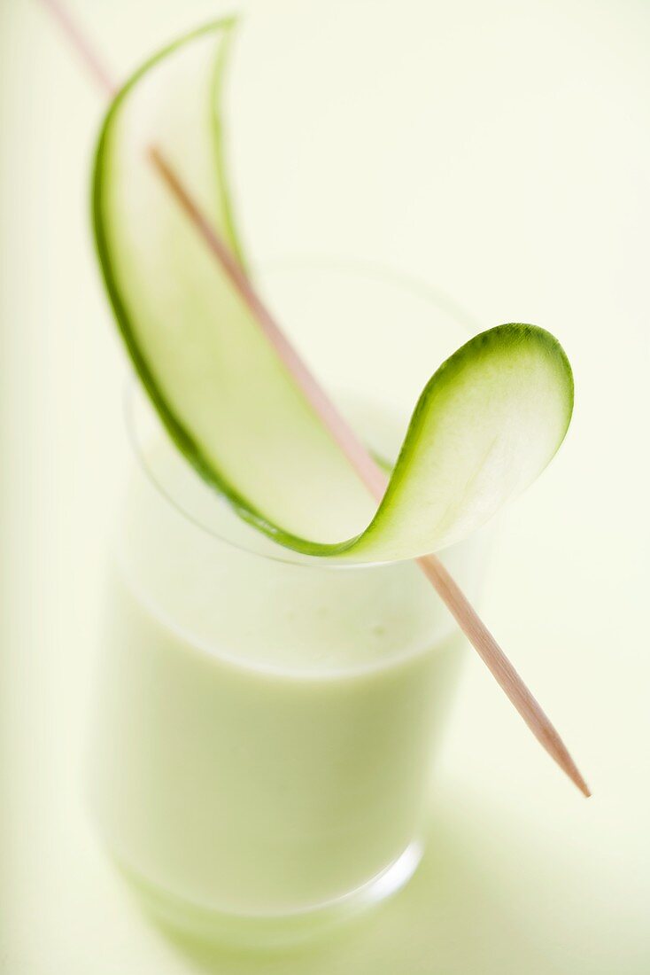 Savoury cucumber drink (overhead view)