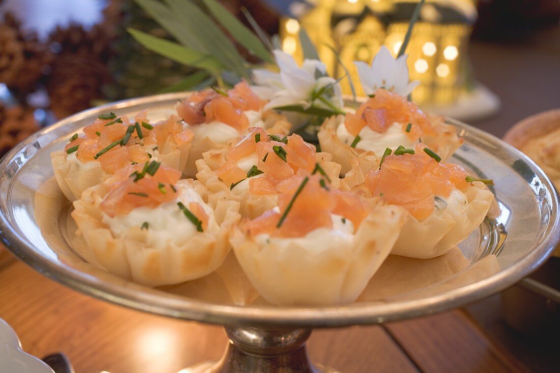 Salmon in filo pastry shells (Christmas)
