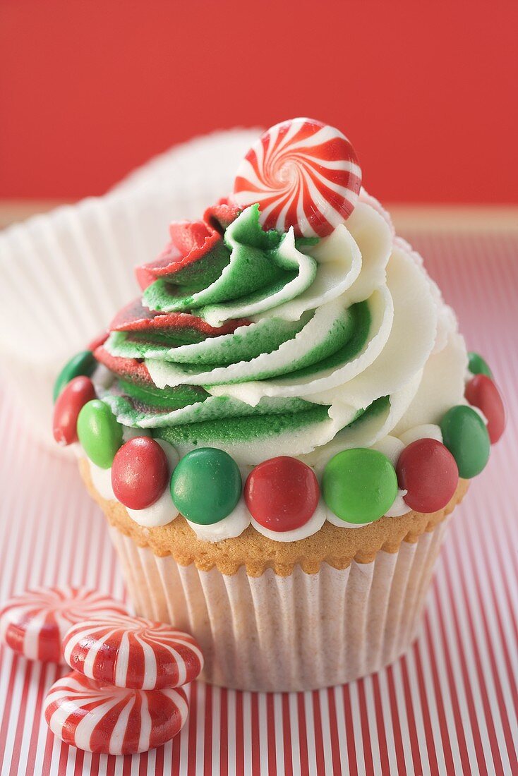 Cupcake für Weihnachten mit Pfefferminzbonbons