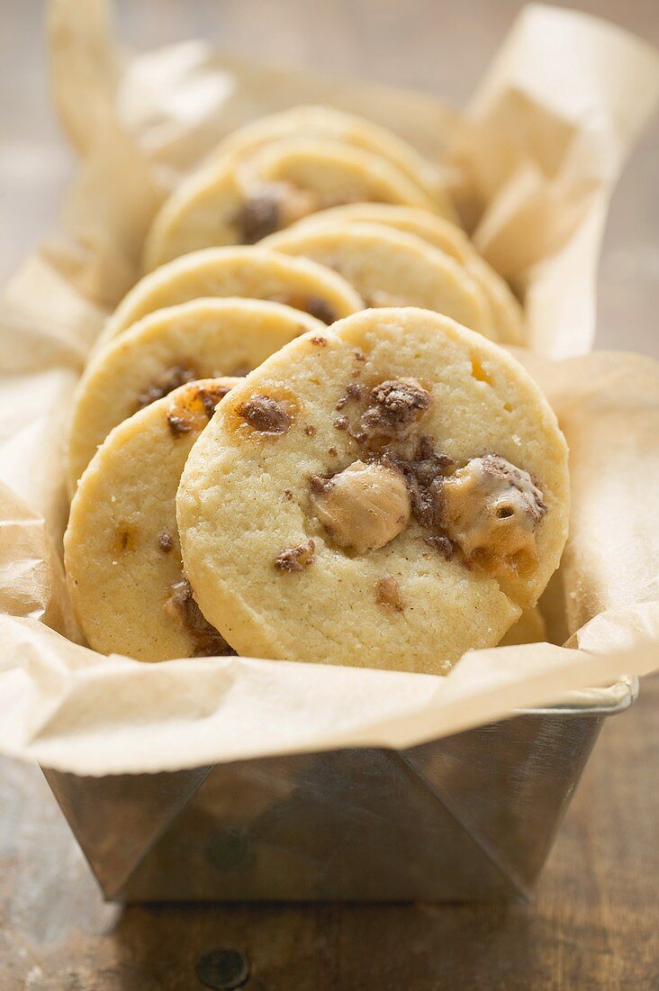 Frisch gebackene Cookies in Kastenform