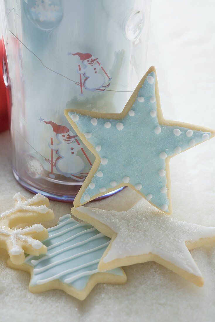 Weihnachtsplätzchen vor Glas