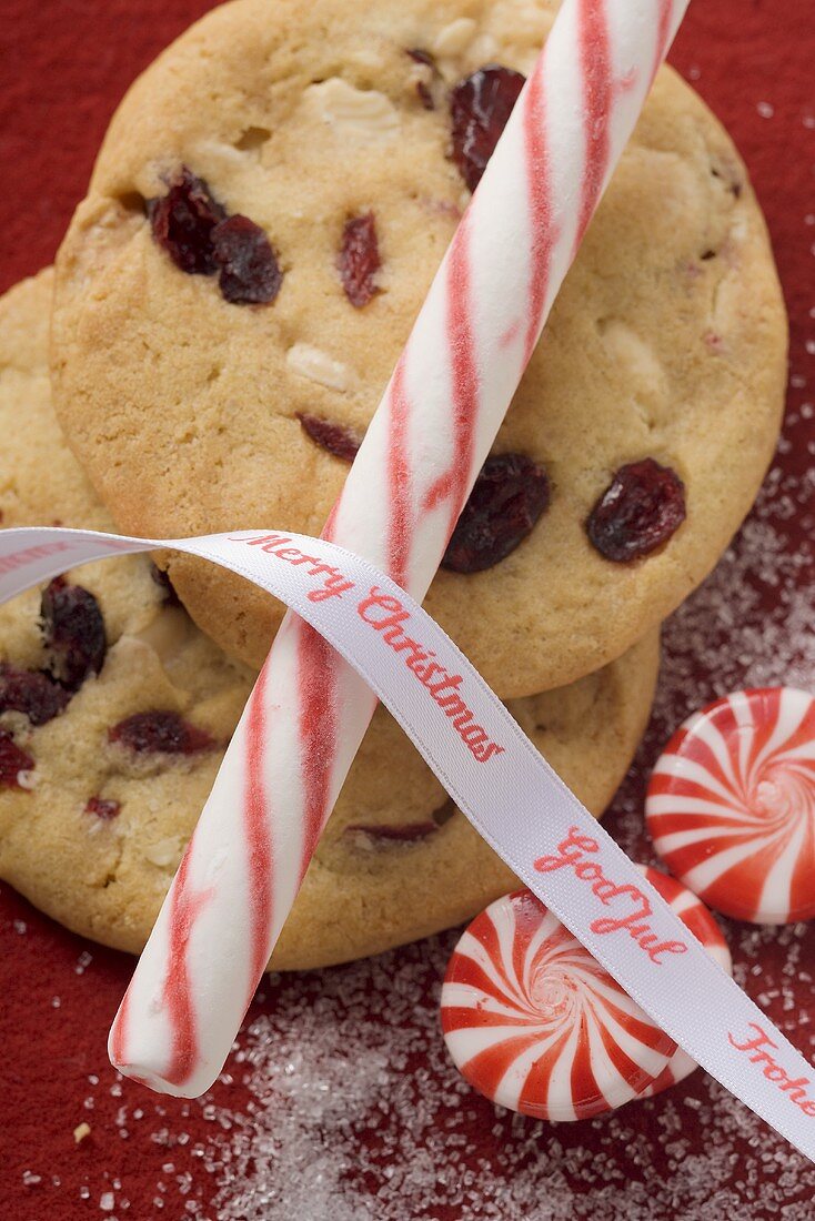 Cranberry-Cookies, Zuckerstange und Pfefferminzbonbons