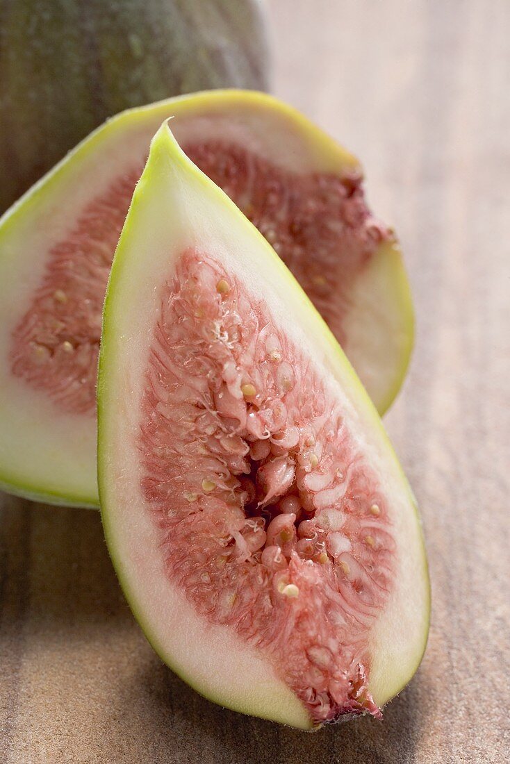 Fresh fig (half and quarter)