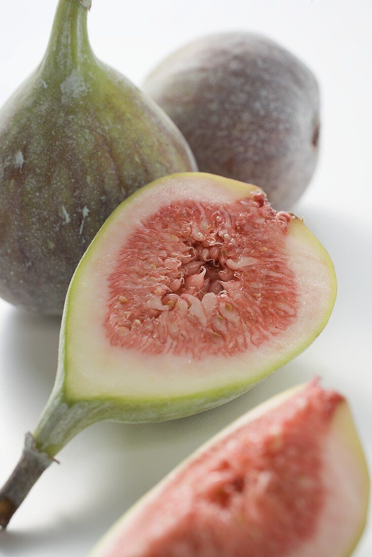 Fresh figs, whole, one half and one quarter