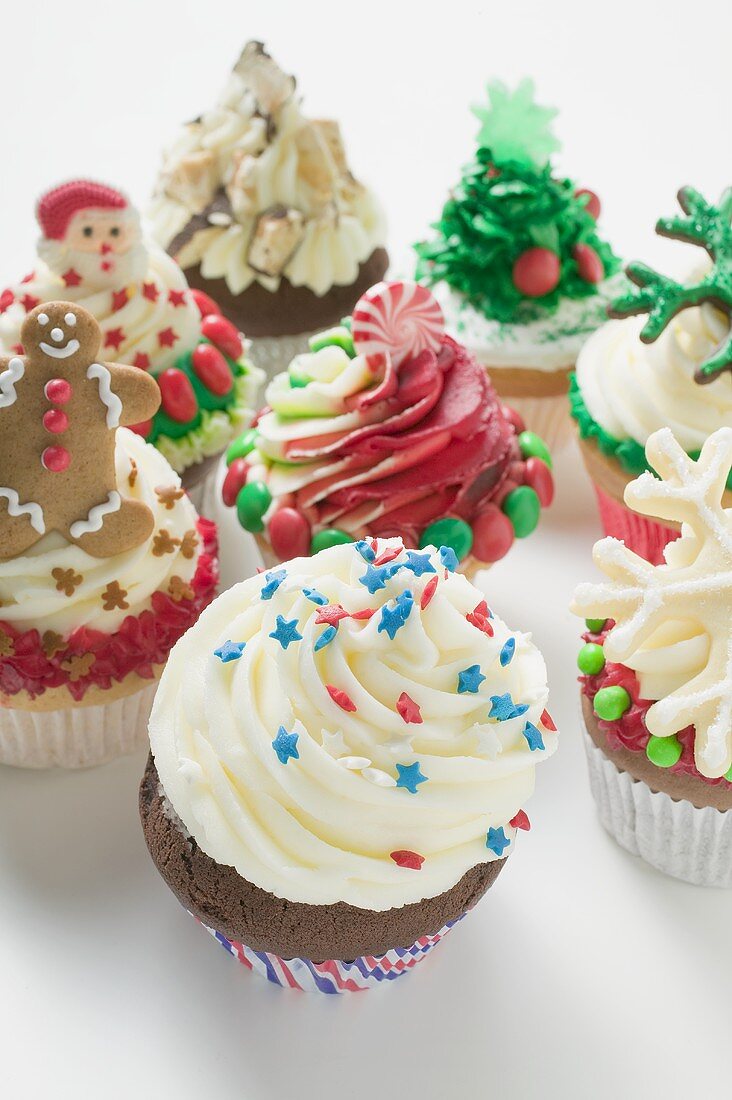 Verschiedene Cupcakes für Weihnachten