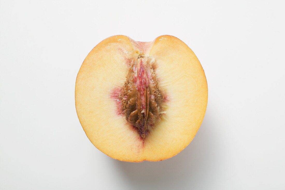 Half a peach with stone (overhead view)
