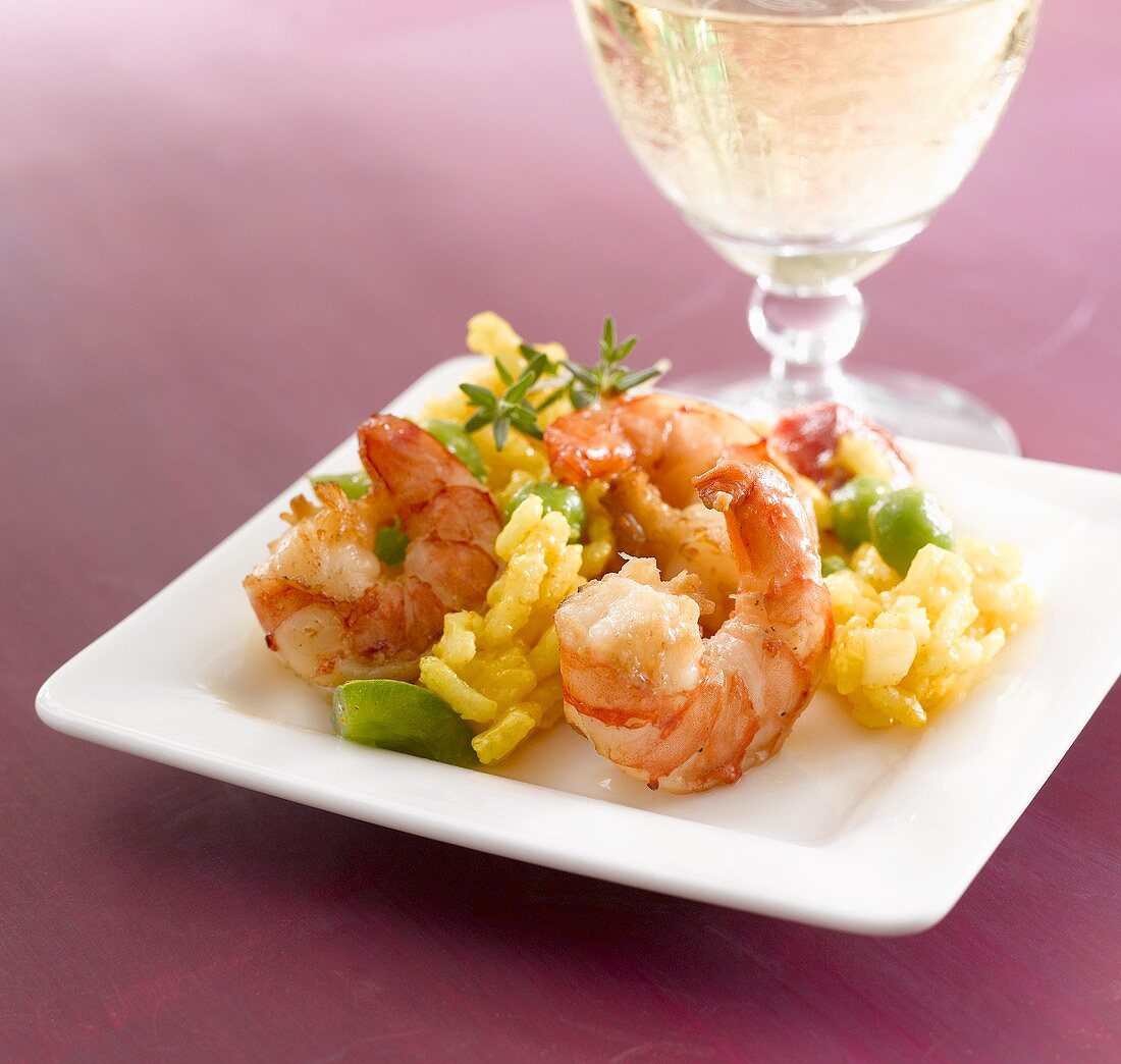 Risotto mit Garnelen und ein Glas Weißwein