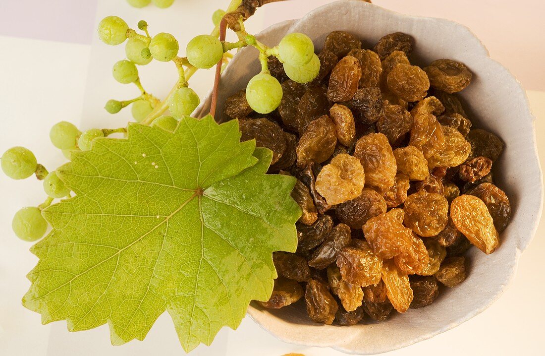 Raisins in white dish