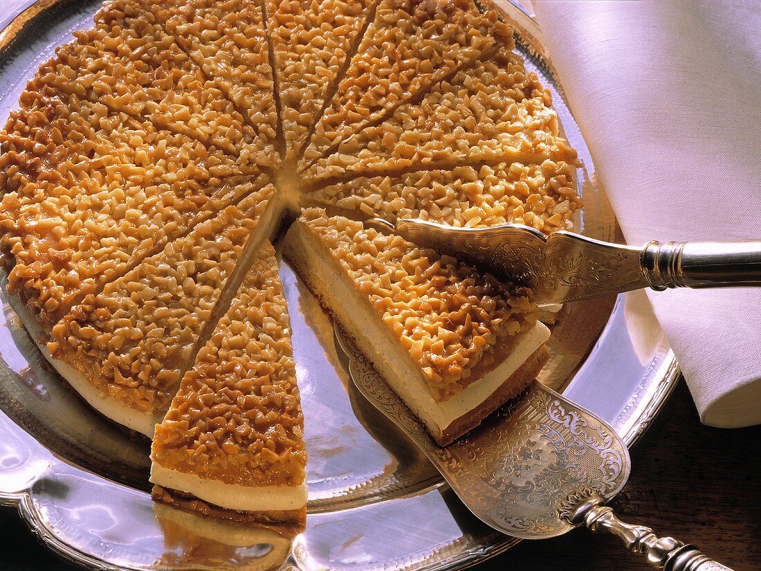 Bienenstichtorte mit Mandeldecke