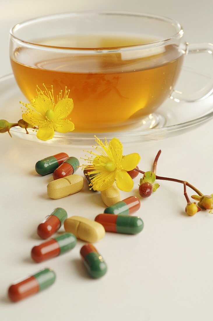 Johanniskraut: Tabletten und Tee