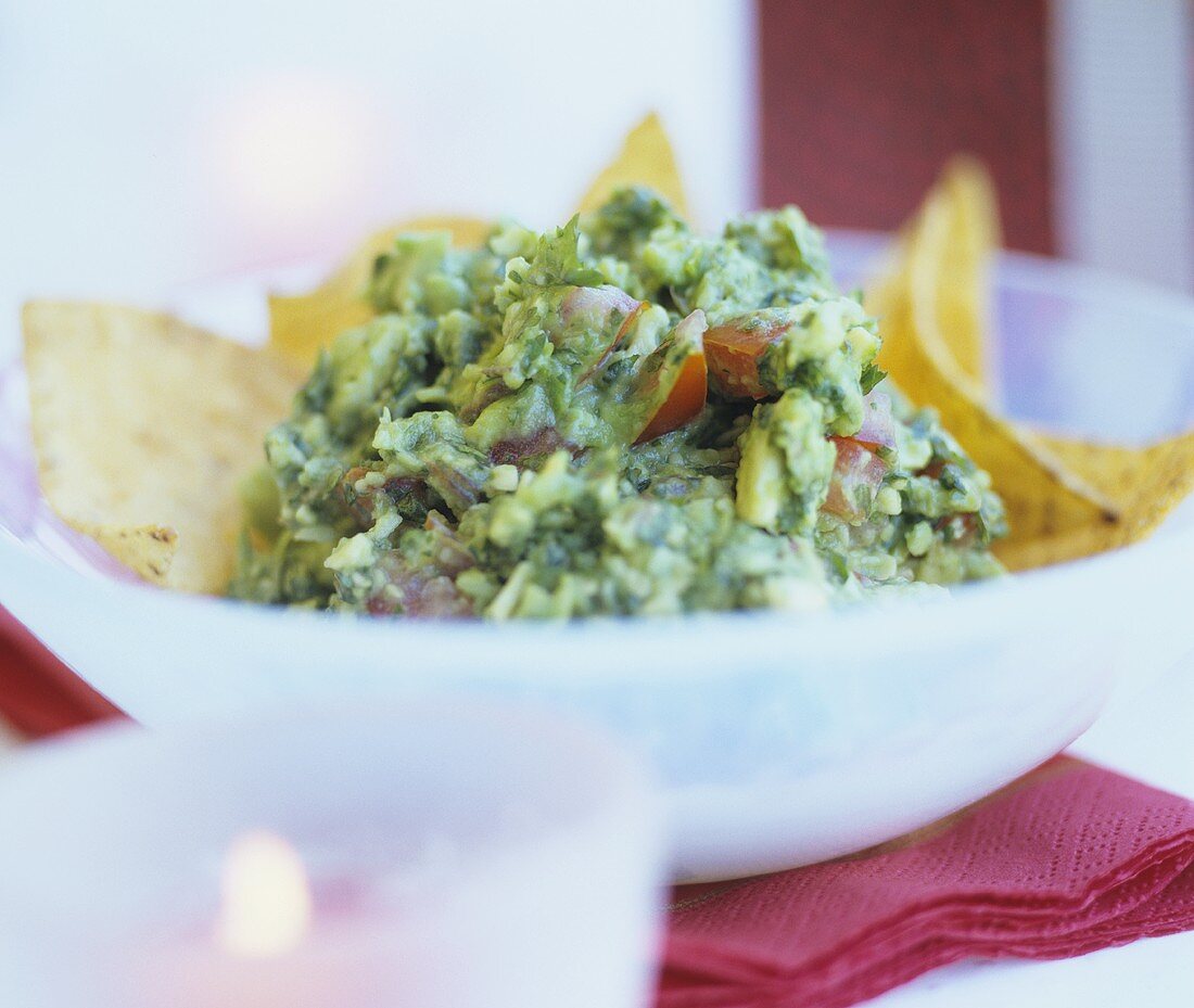 Guacamole mit Tortillachips