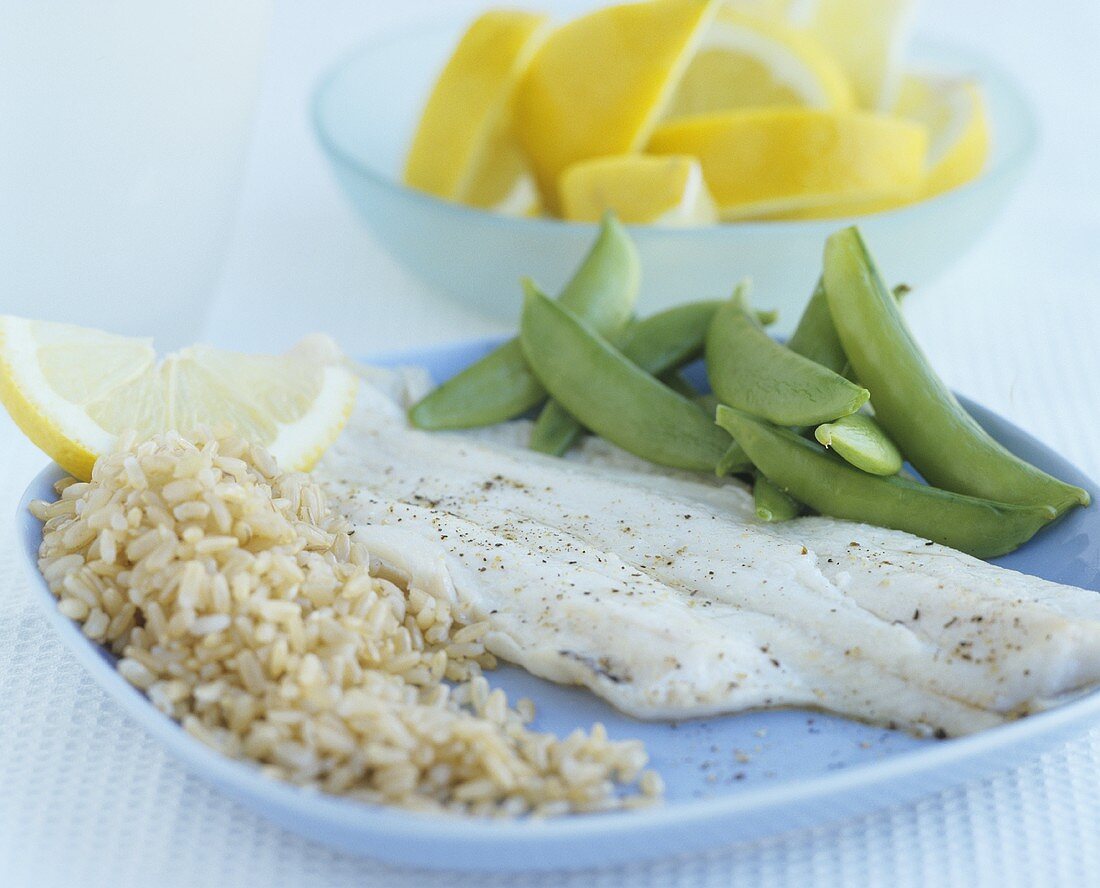 Fillet of plaice with brown rice and sugar snap peas