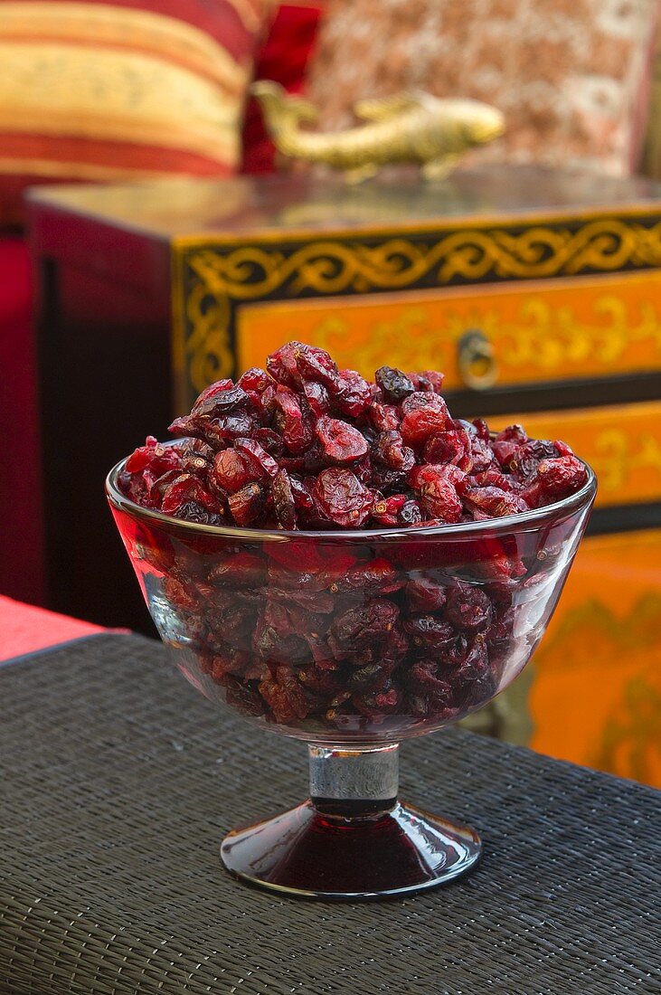 Getrocknete Cranberries in Glasschale