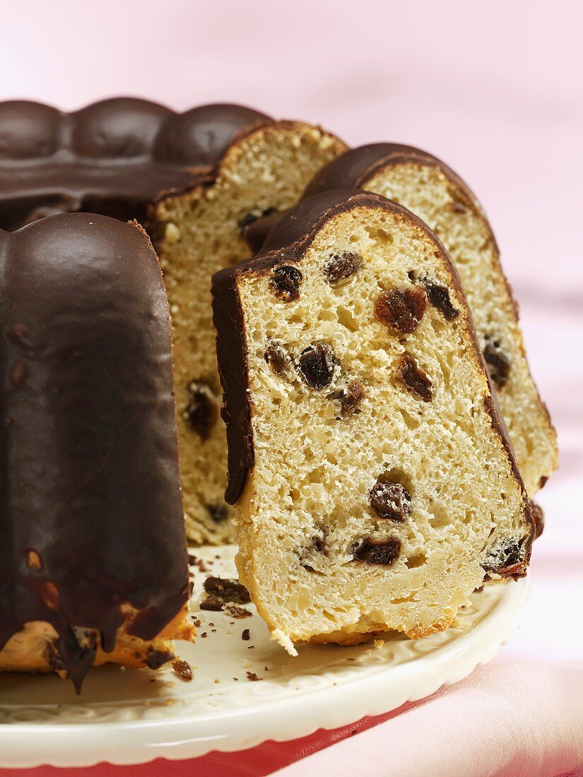 Gugelhupf with raisins and almonds, partly sliced
