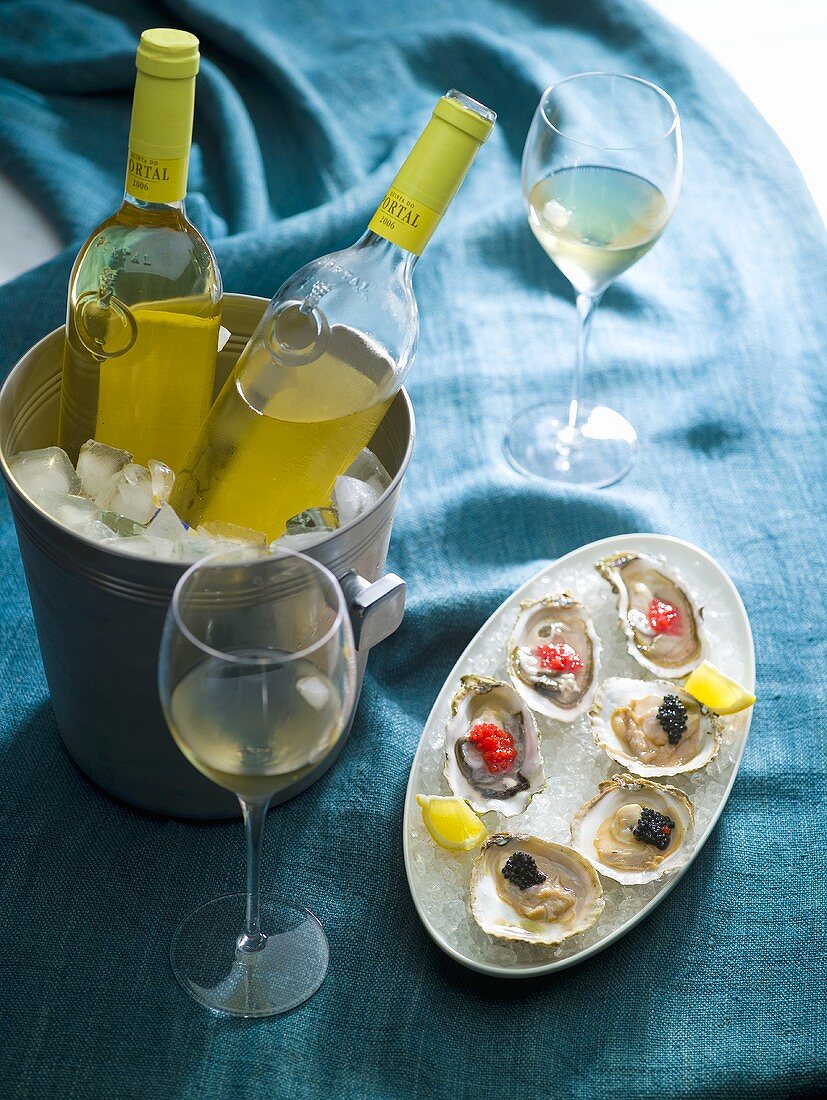 Austern mit Kaviar und Weißwein