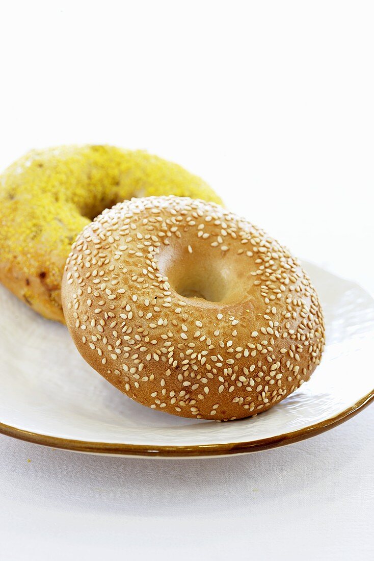 Sesambagel und Käsebagel