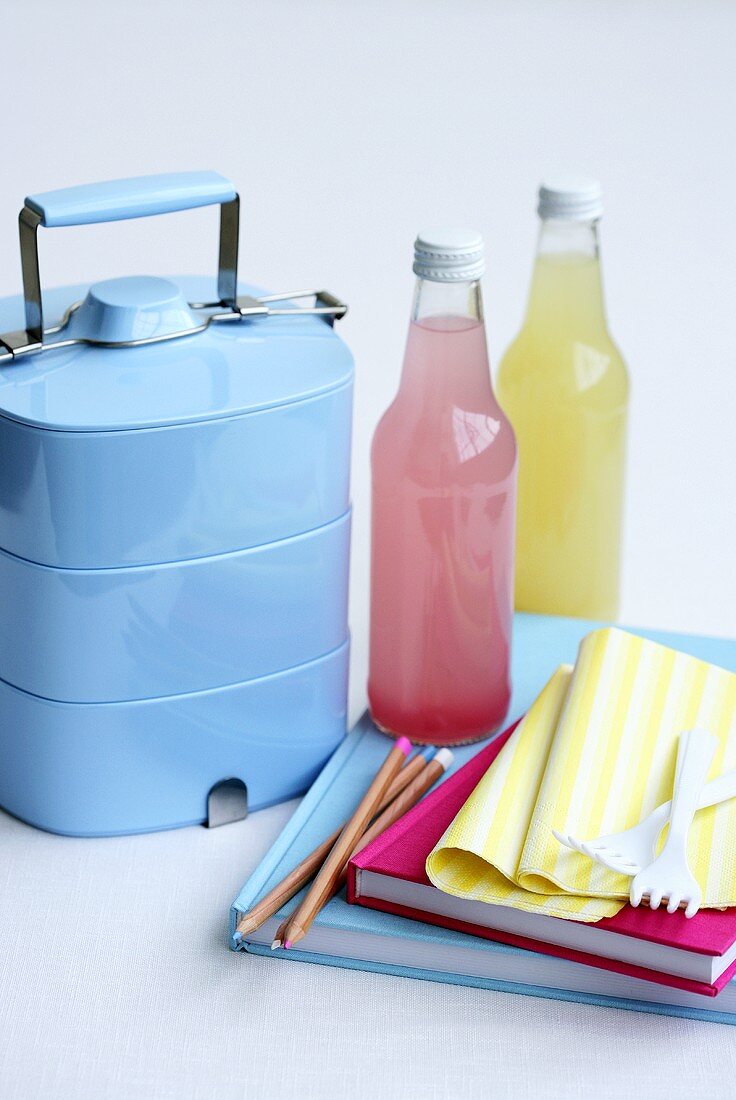 Lunchbox und Getränke für die Schule