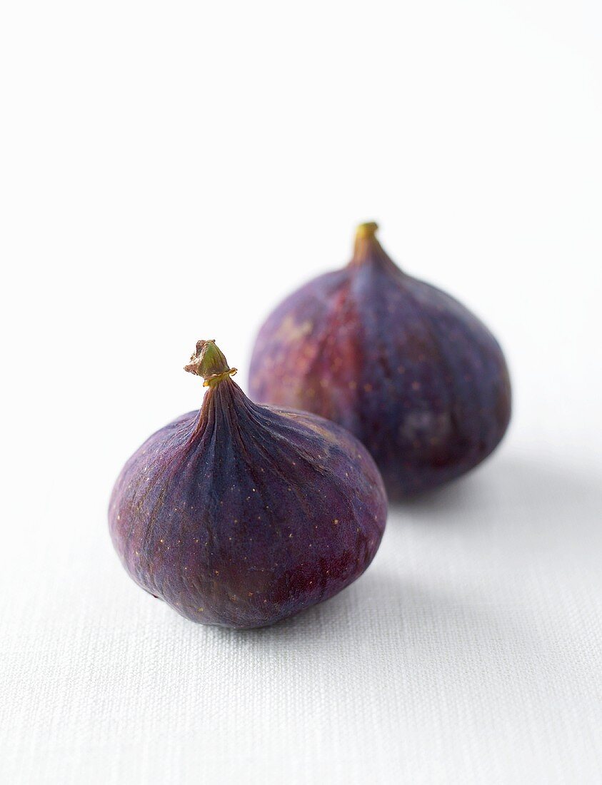 Two fresh figs