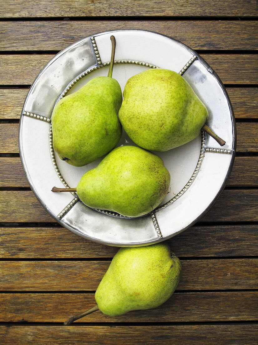 A plate of pears, seen from above