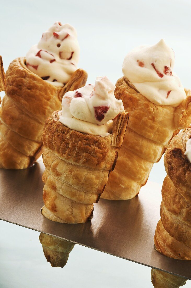 Puff pastry cones filled with cream