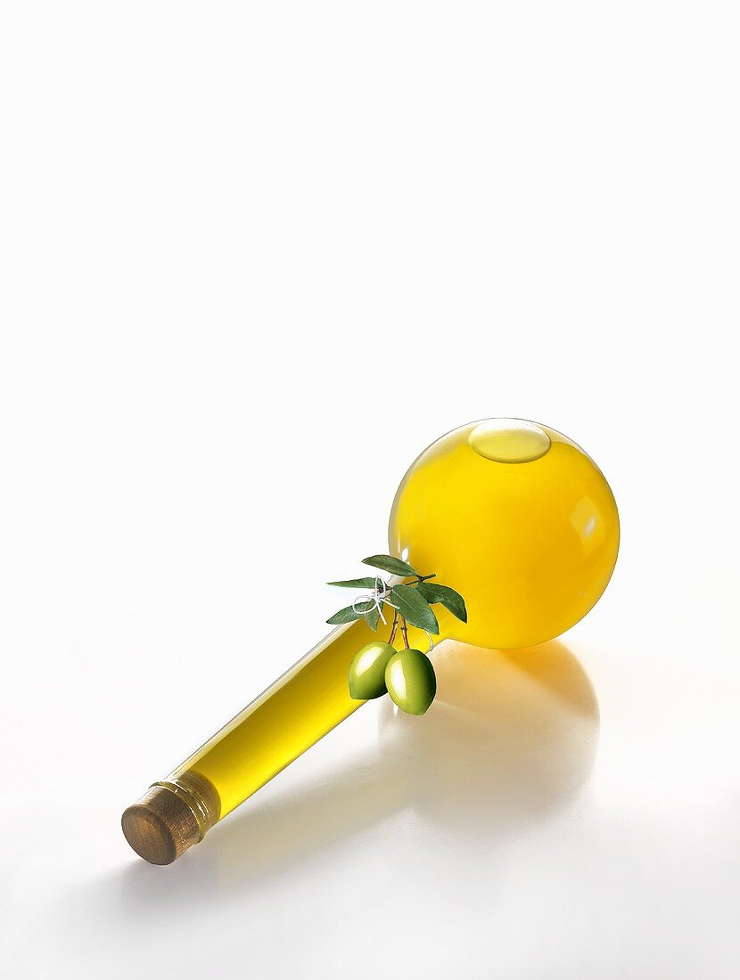 Umgekippte Olivenölflasche
