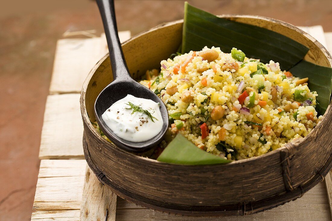 Hirse tabbouleh with a yogurt dip