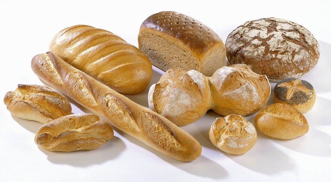 Verschiedene Brotsorten und Brötchen