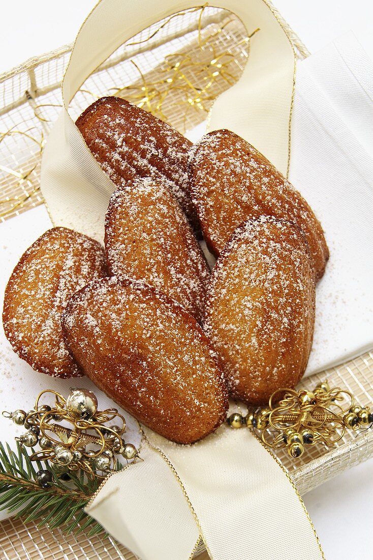 Madeleines with icing sugar for Christmas