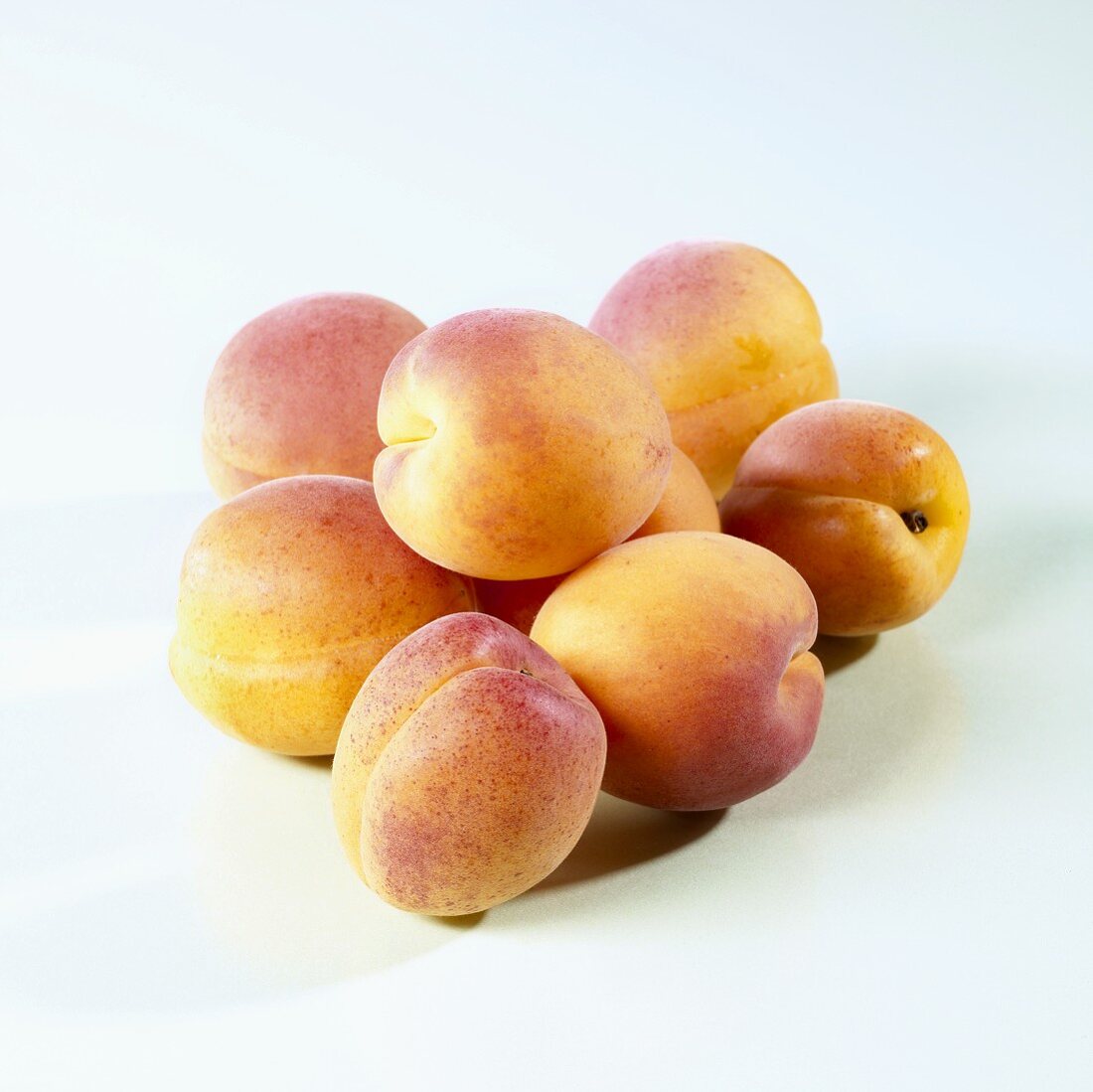 A heap of apricots
