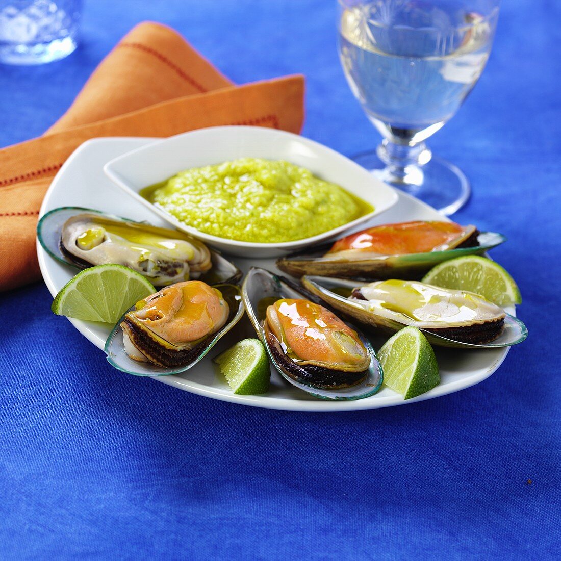 Mussels with vegetable dip