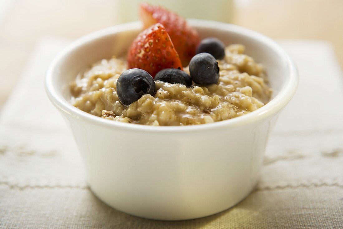 Porridge with berries