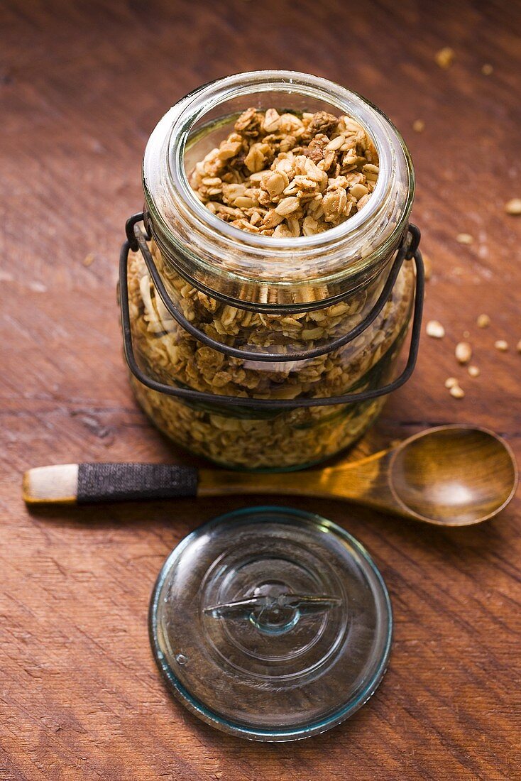 Crunchy muesli in a jar