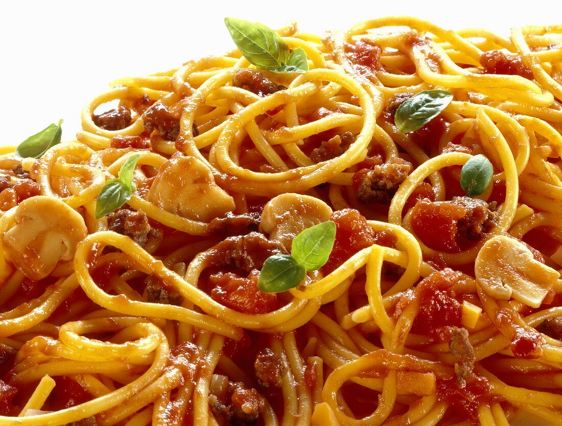 Spaghetti bolognese with mushrooms