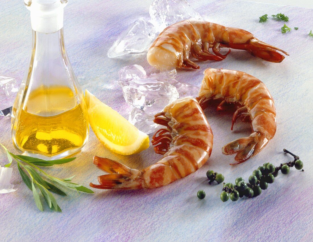 Fresh shrimp tails with pepper, tarragon and oil