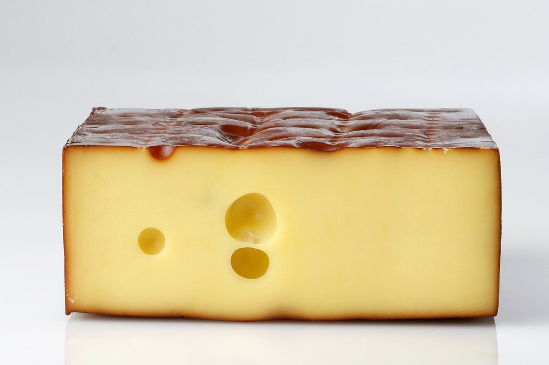 Ein Stück Emmentaler Käse