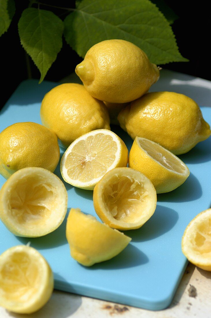 Whole and squeezed lemons