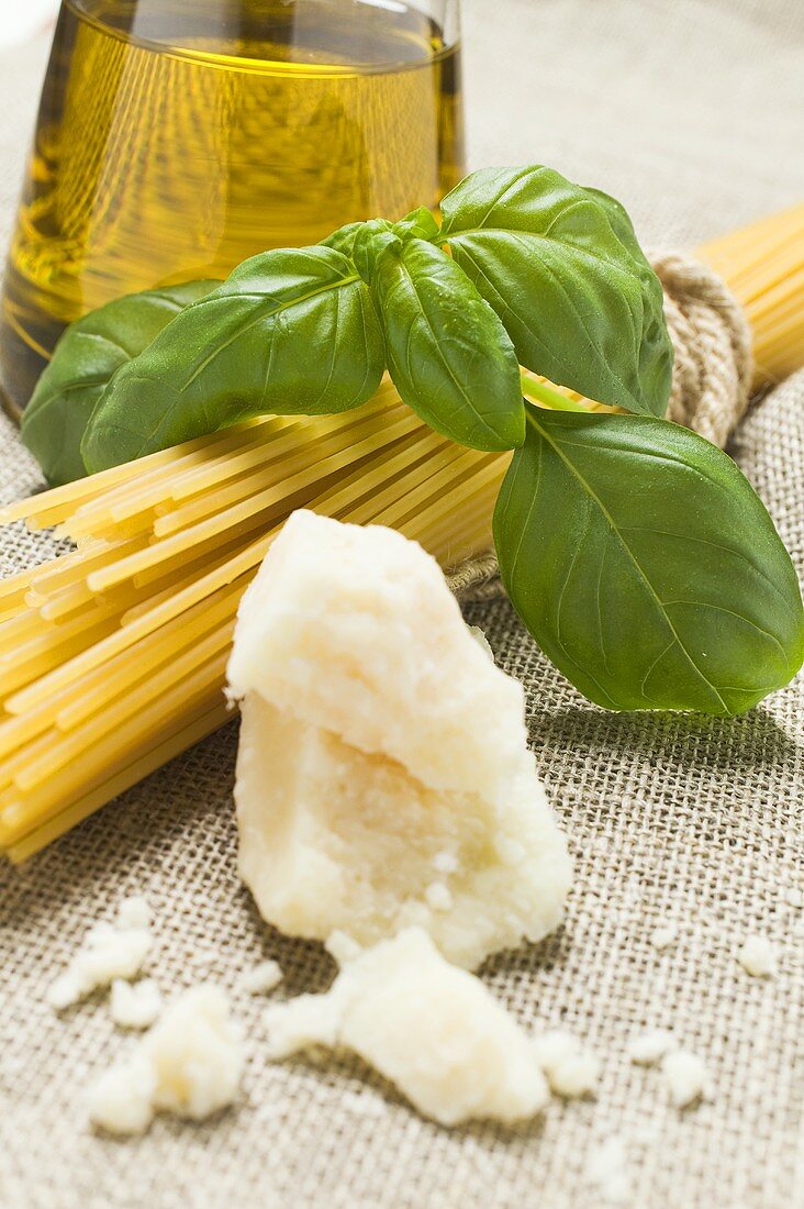 Spaghetti, Parmesan, basil and olive oil