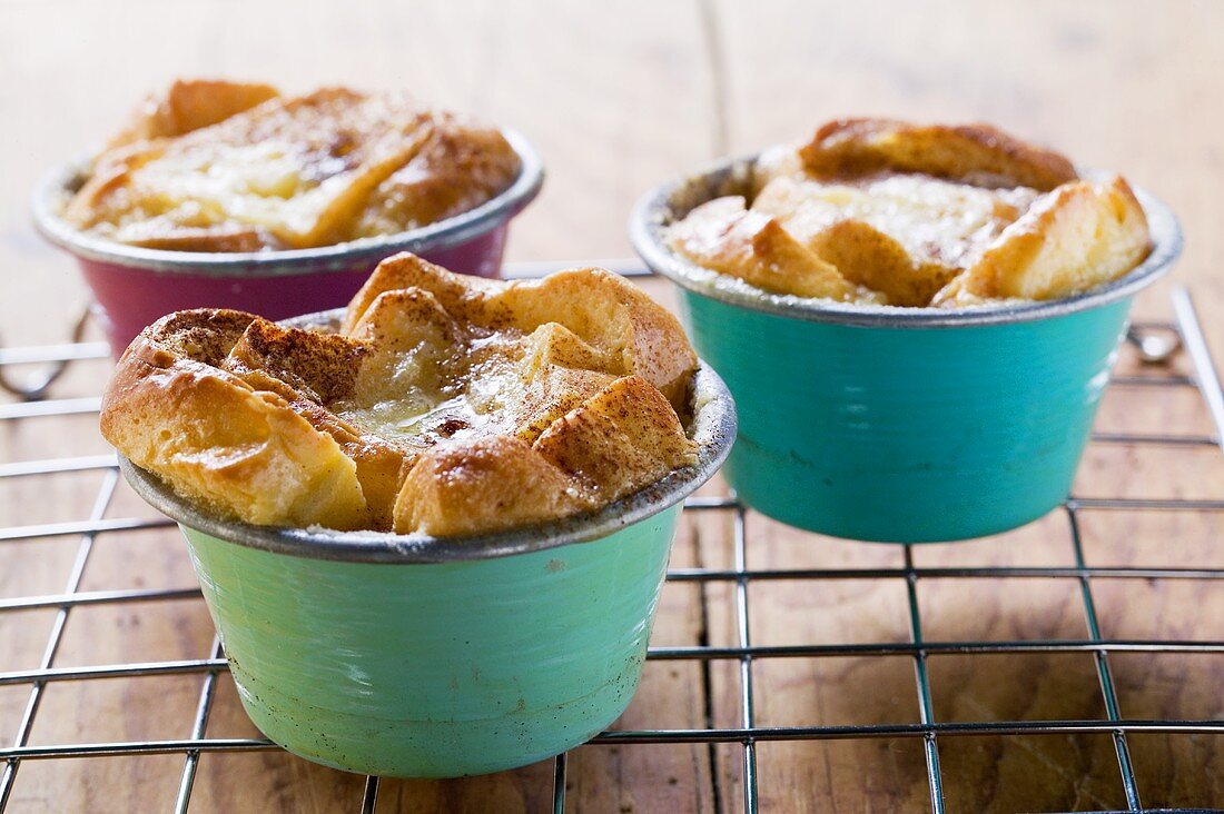 Individual bread puddings