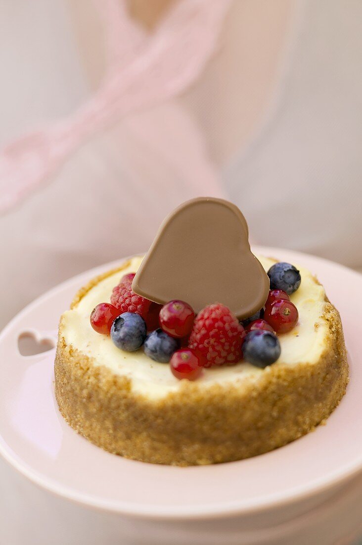 Mini-Käsekuchen mit gemischten Beeren