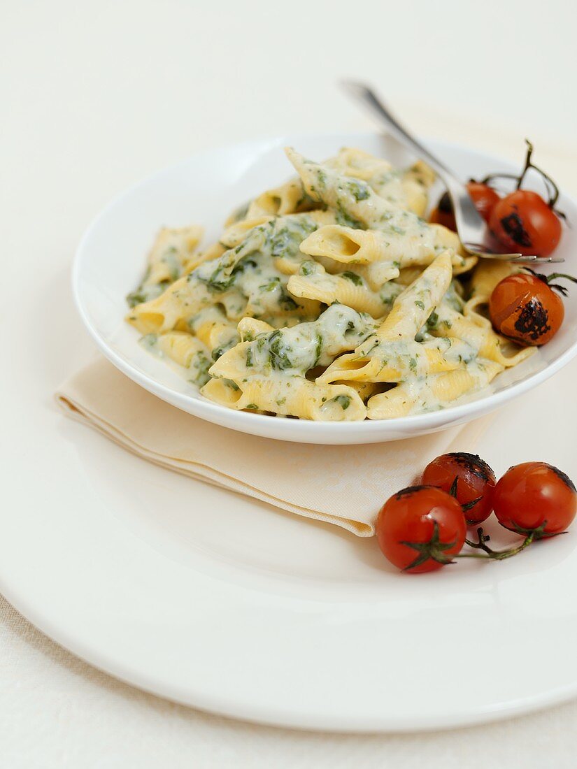 Pasta with spinach & ricotta sauce & baked cocktail tomatoes