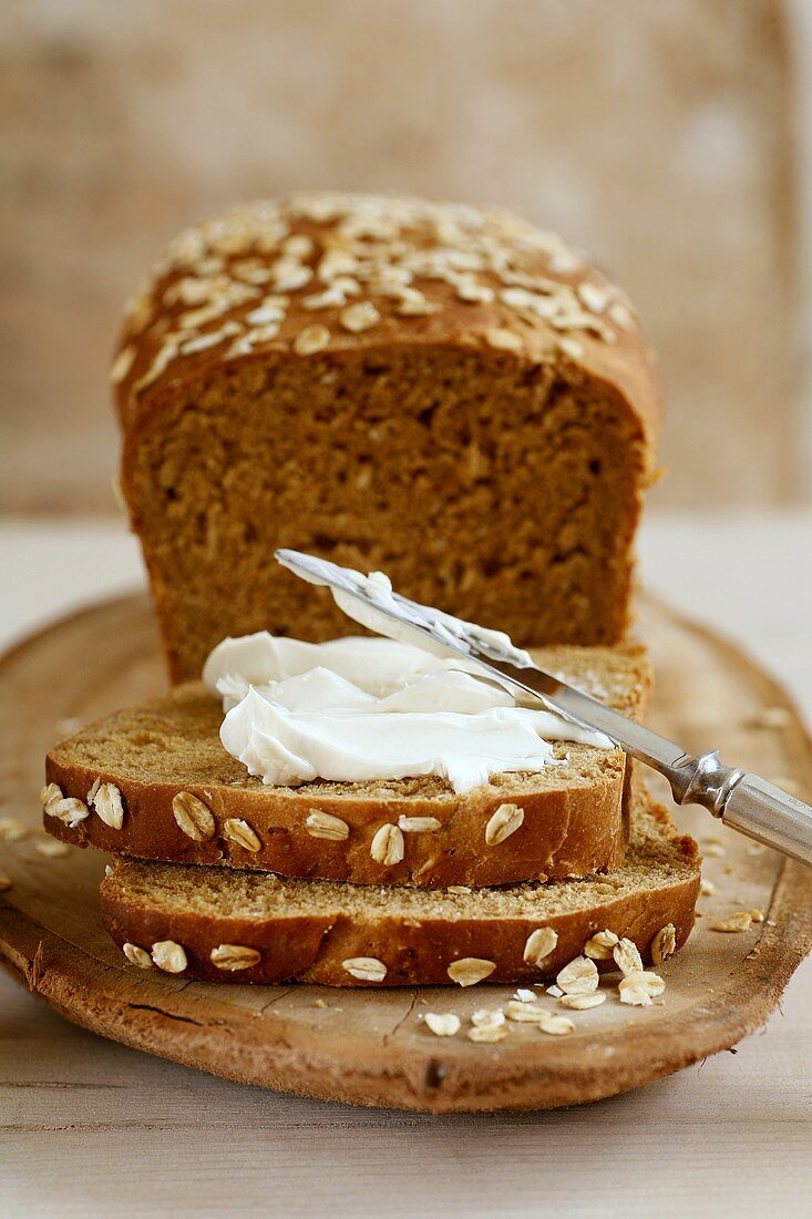 Wholemeal bread with soft cheese