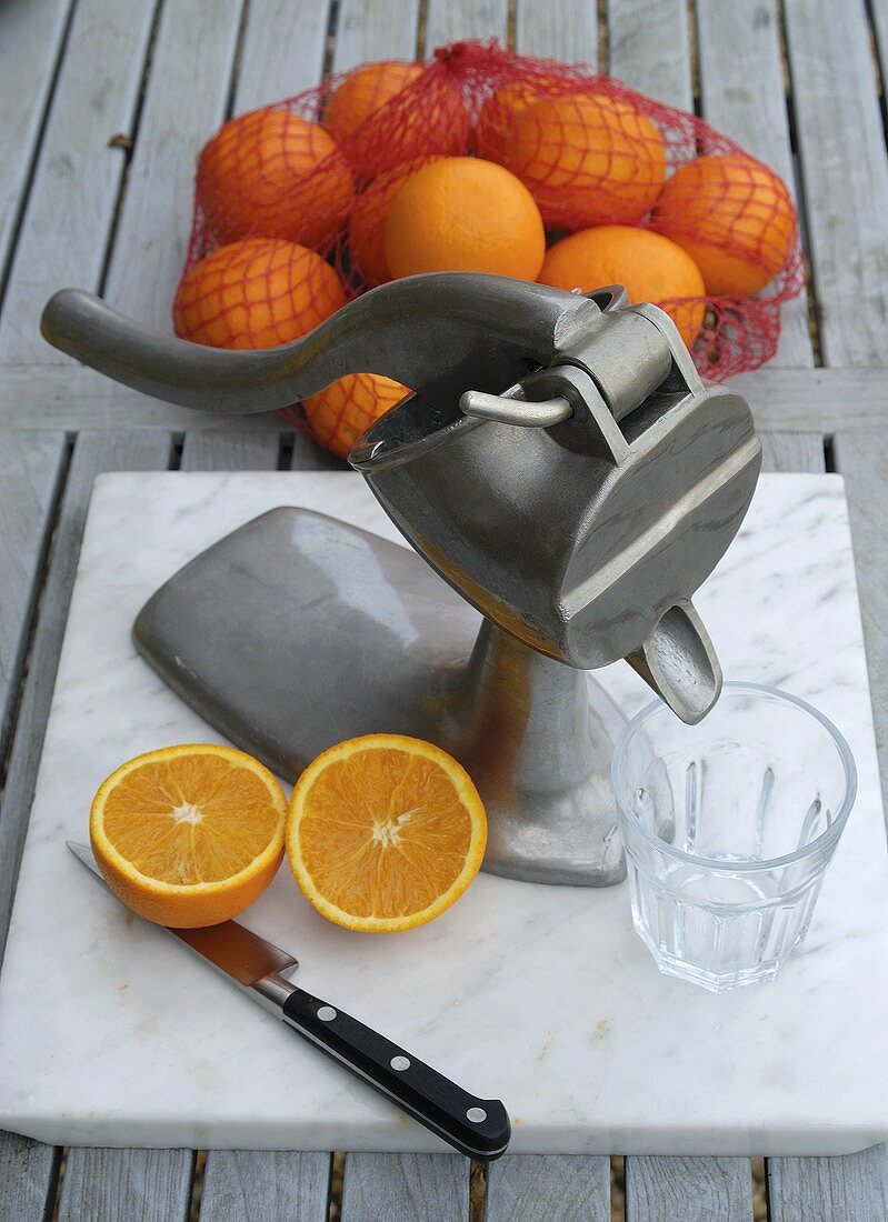 Juice press for making freshly pressed orange juice