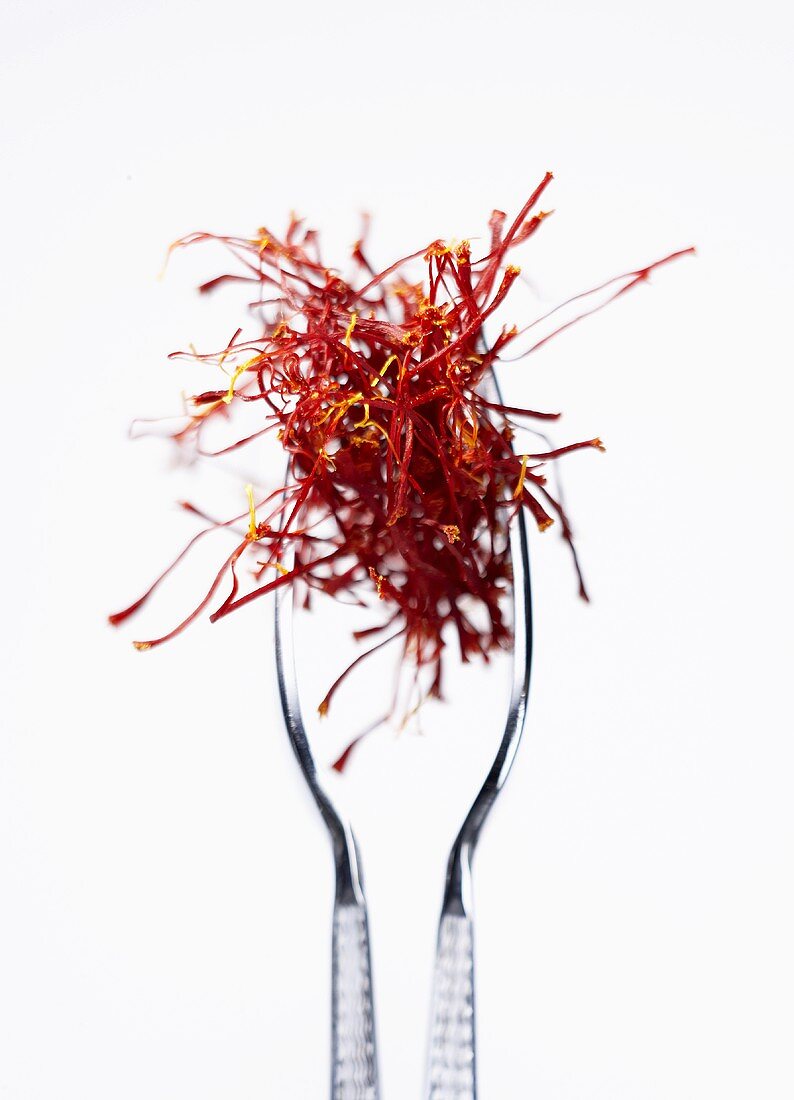 Saffron threads in tongs