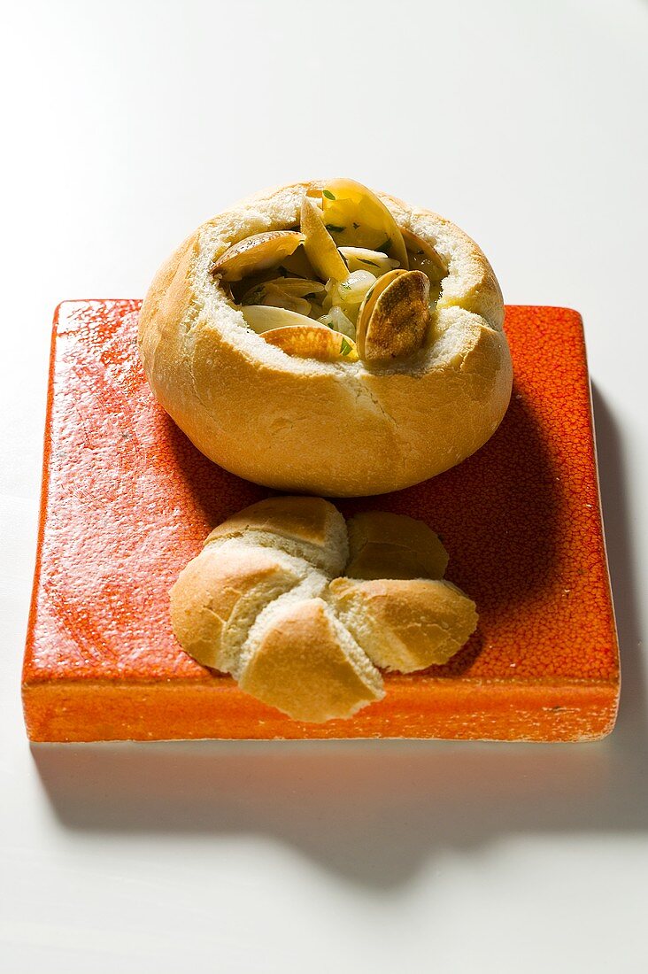 Bread roll filled with clams