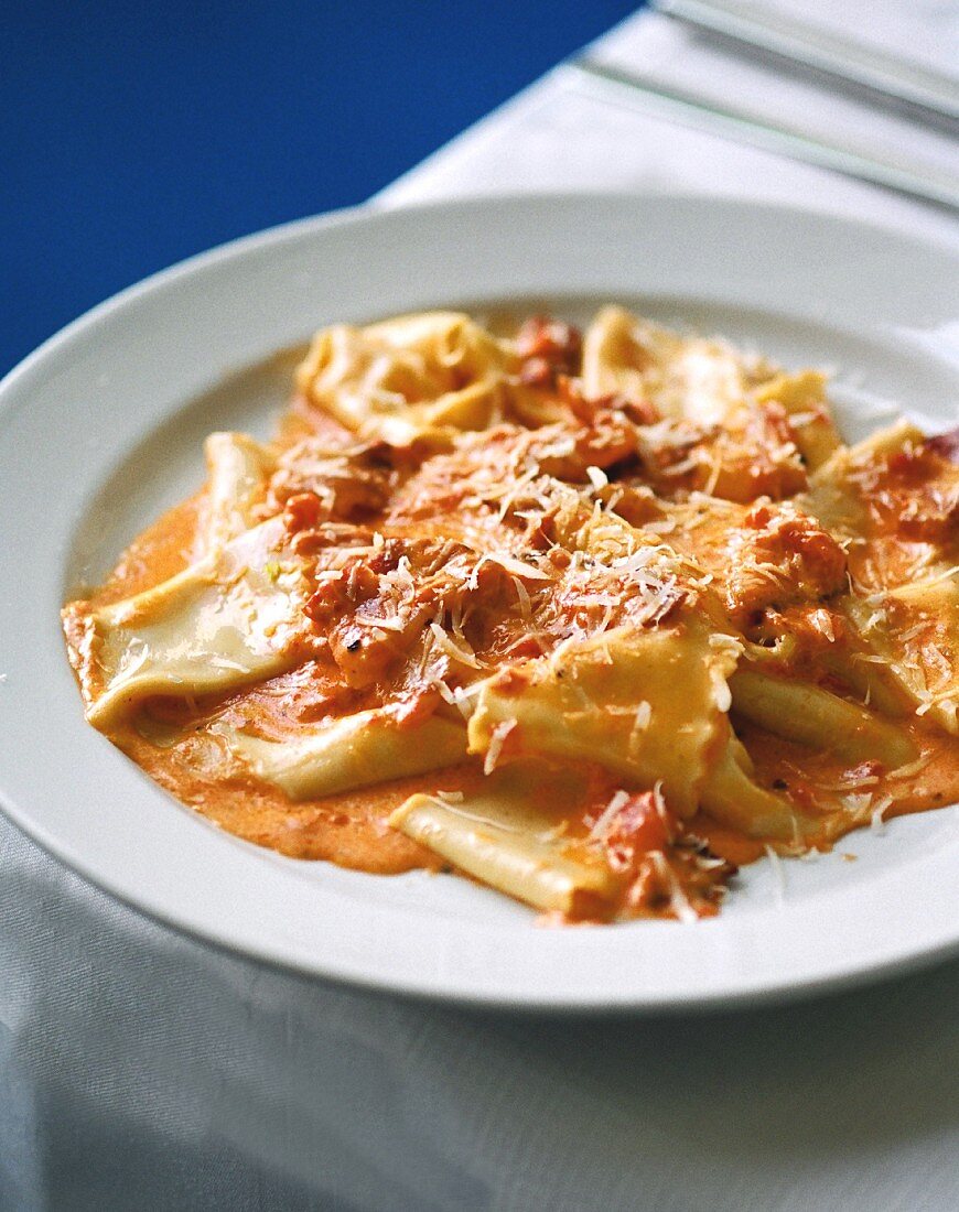 Pasta with tomato and mascarpone sauce
